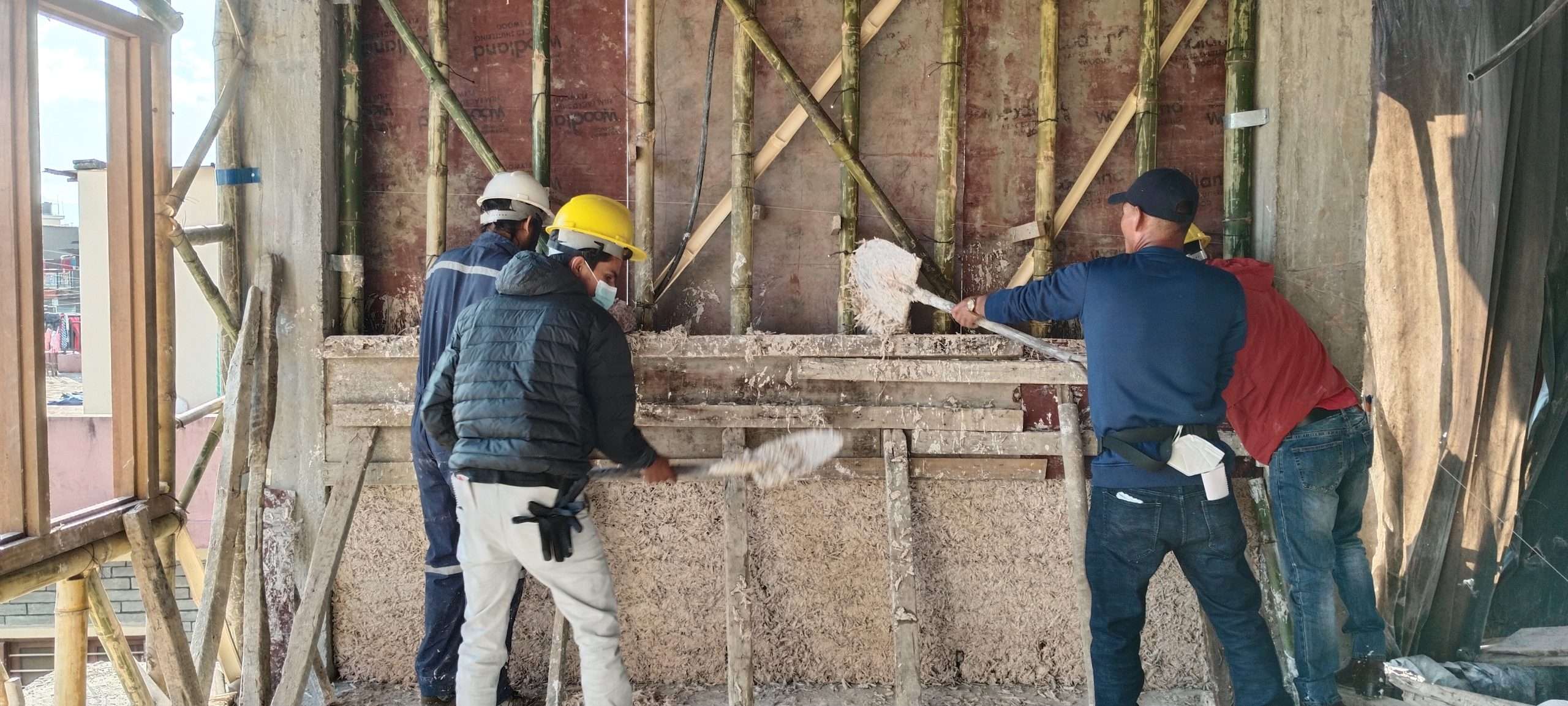 Casting monolithic Hempcrete by Shah Hemp