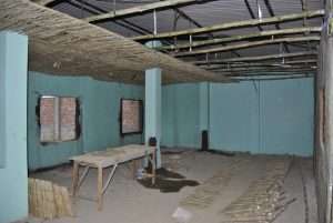 Installing bamboo mesh fall roof